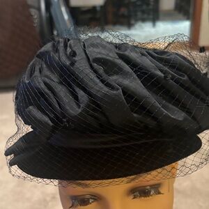 Elegant Black Veiled Hat. Vintage Richard original